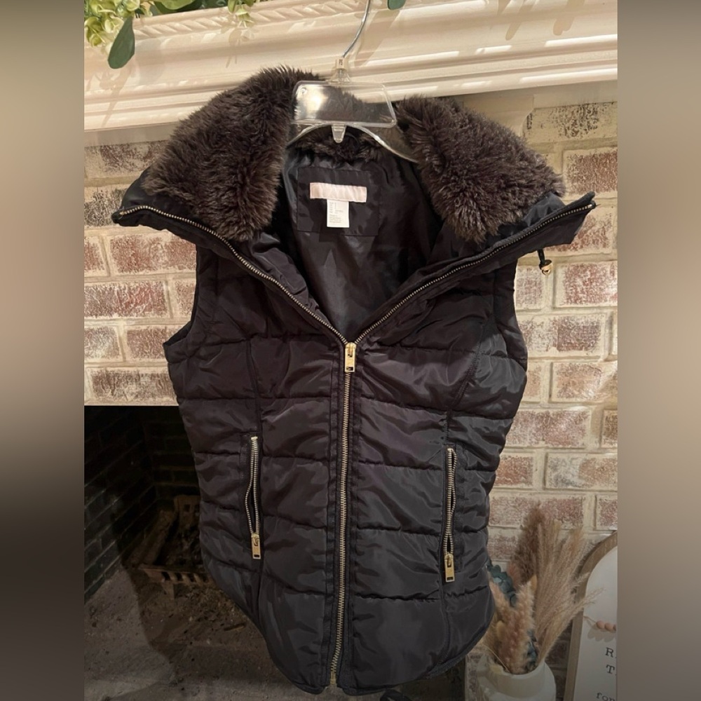 H&M Black Quilted Vest with Brown Faux Fur